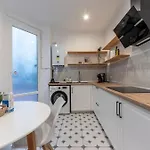 Urban & Cozy In Apartman